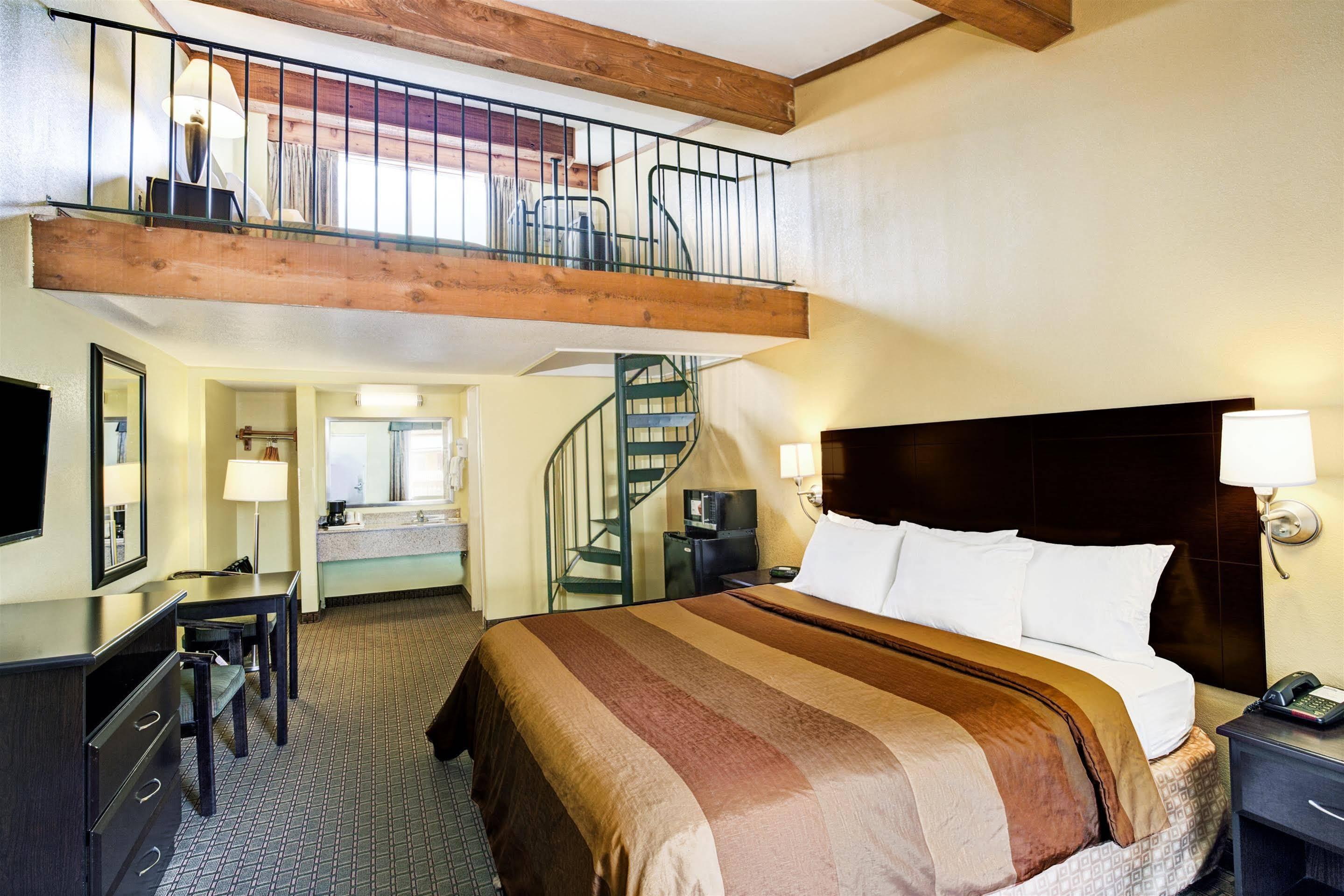Days Inn & Suites By Wyndham Downtown Gatlinburg Parkway Bagian luar foto