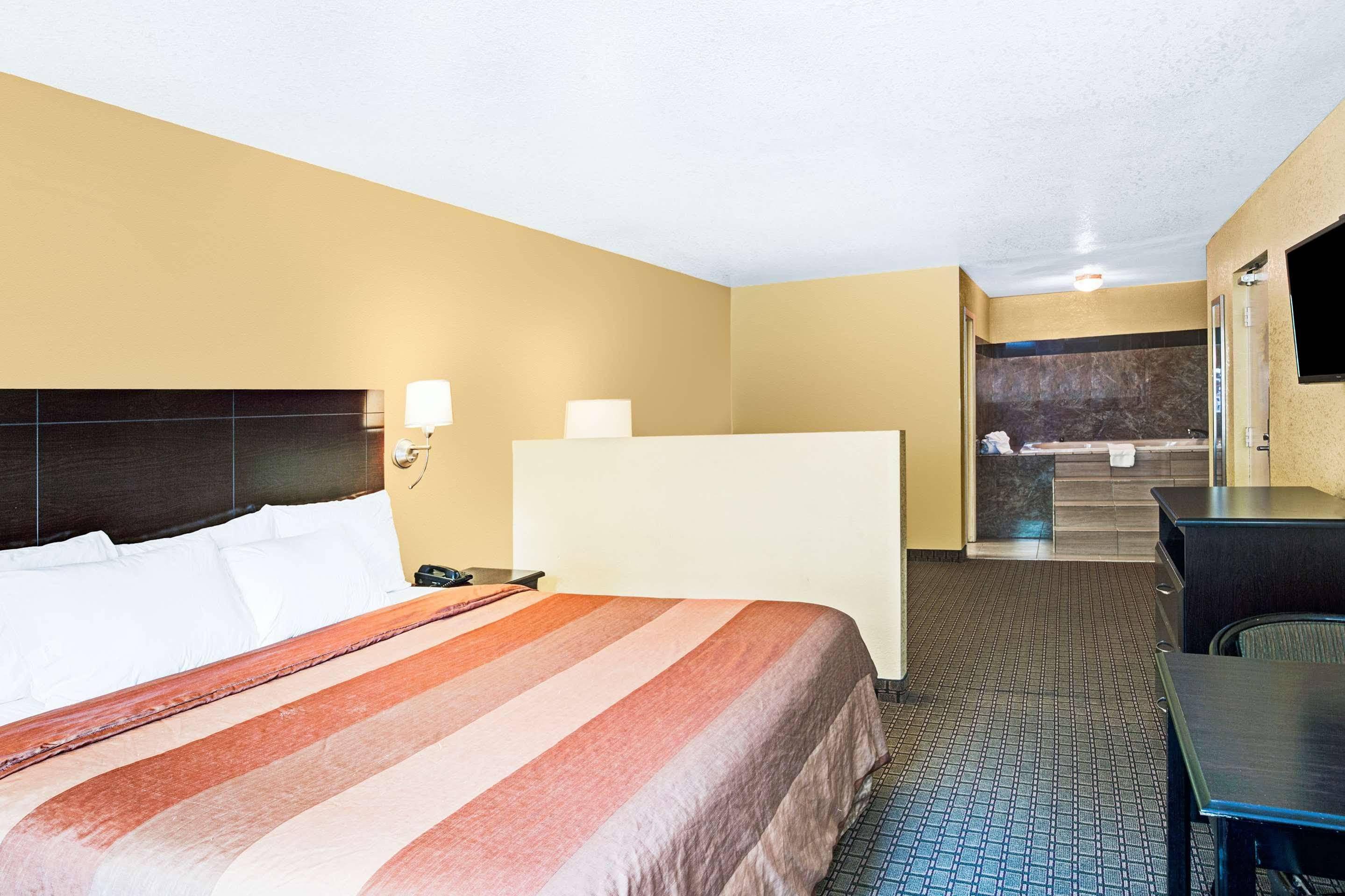 Days Inn & Suites By Wyndham Downtown Gatlinburg Parkway Bagian luar foto