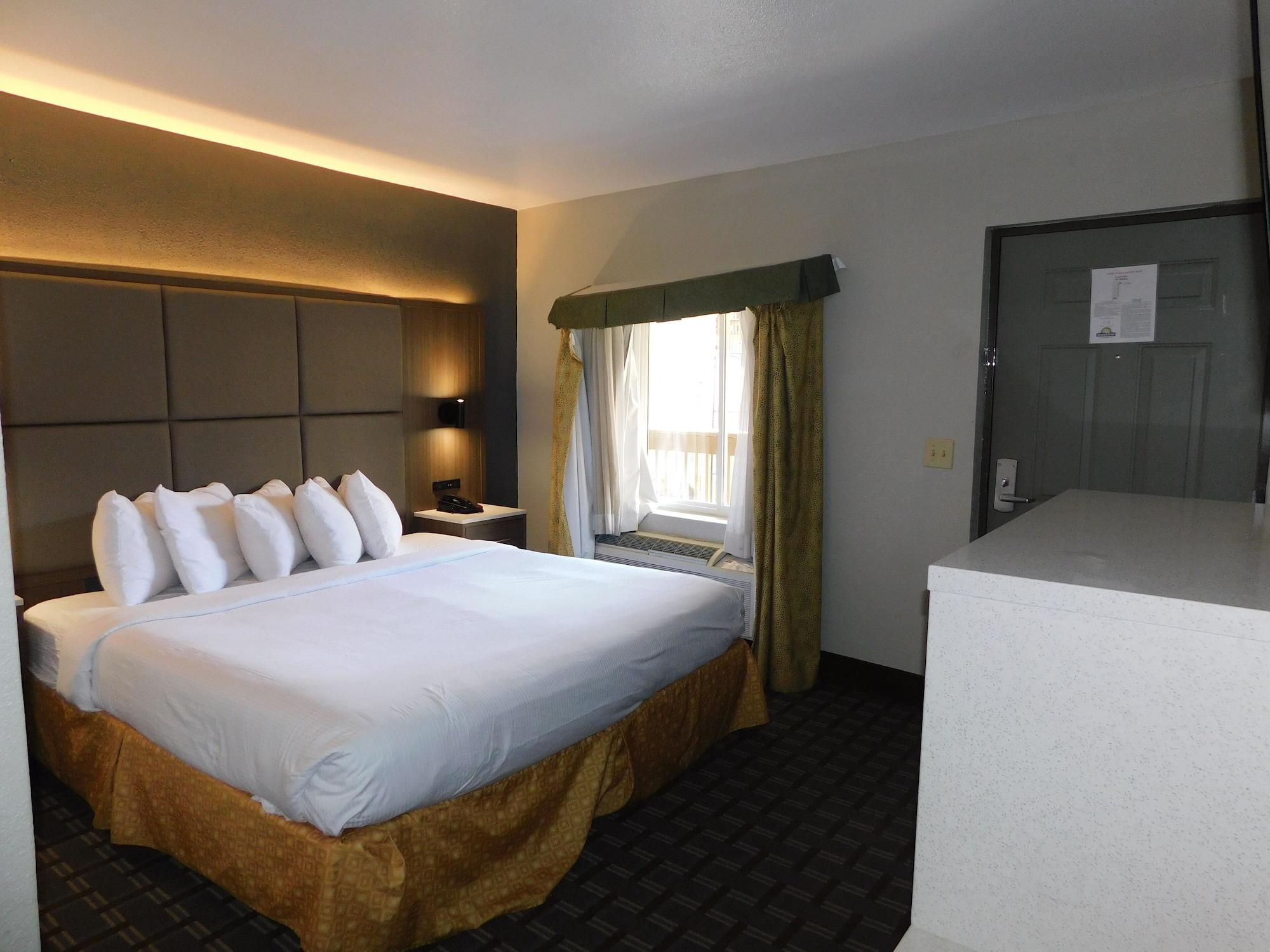 Days Inn & Suites By Wyndham Downtown Gatlinburg Parkway Bagian luar foto