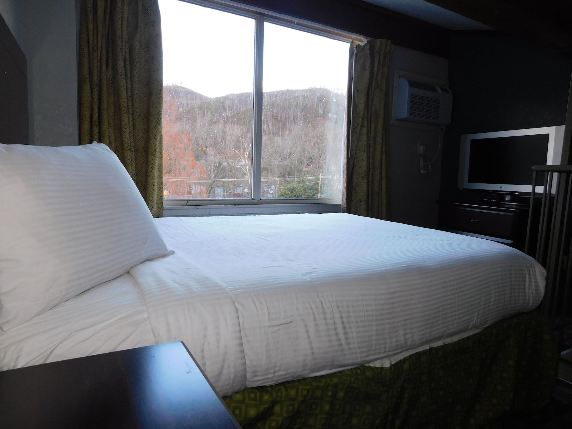 Days Inn & Suites By Wyndham Downtown Gatlinburg Parkway Bagian luar foto