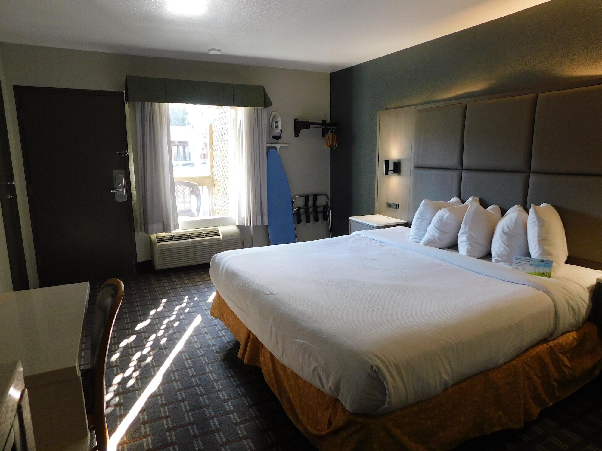 Days Inn & Suites By Wyndham Downtown Gatlinburg Parkway Bagian luar foto