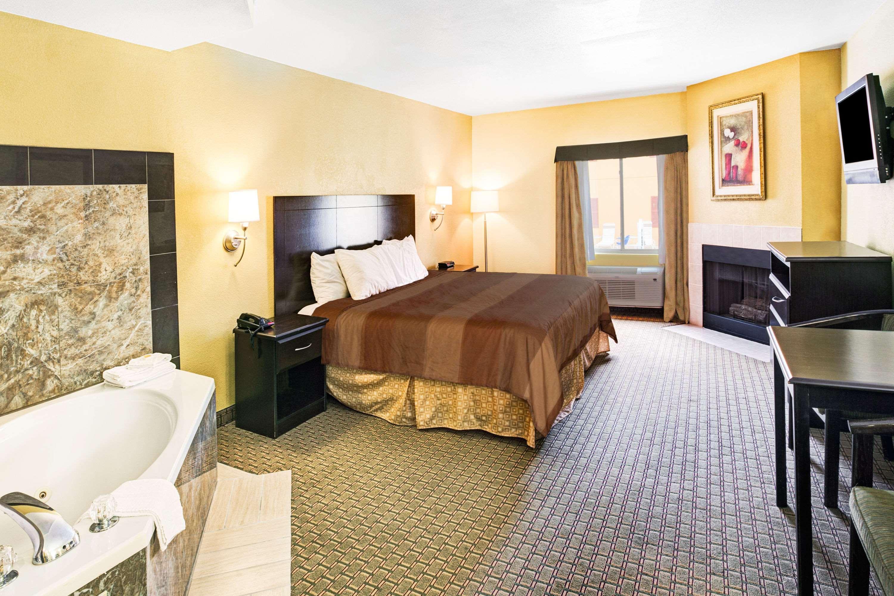 Days Inn & Suites By Wyndham Downtown Gatlinburg Parkway Bagian luar foto