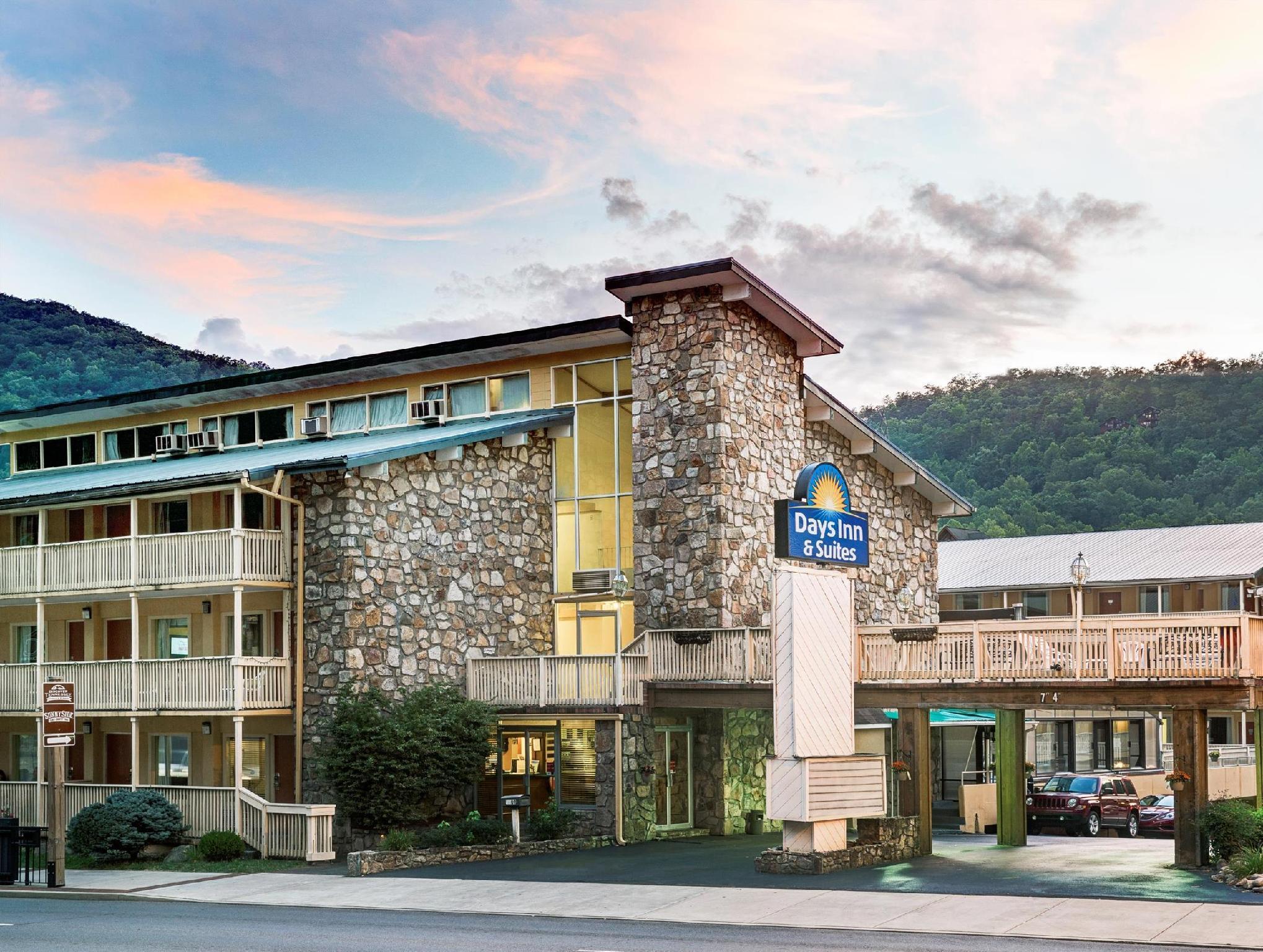 Days Inn & Suites By Wyndham Downtown Gatlinburg Parkway Bagian luar foto