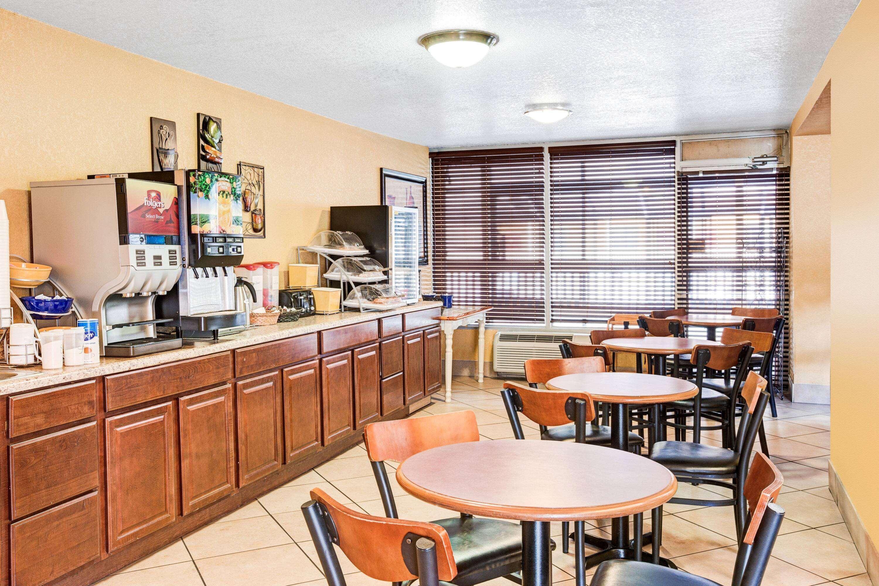 Days Inn & Suites By Wyndham Downtown Gatlinburg Parkway Bagian luar foto
