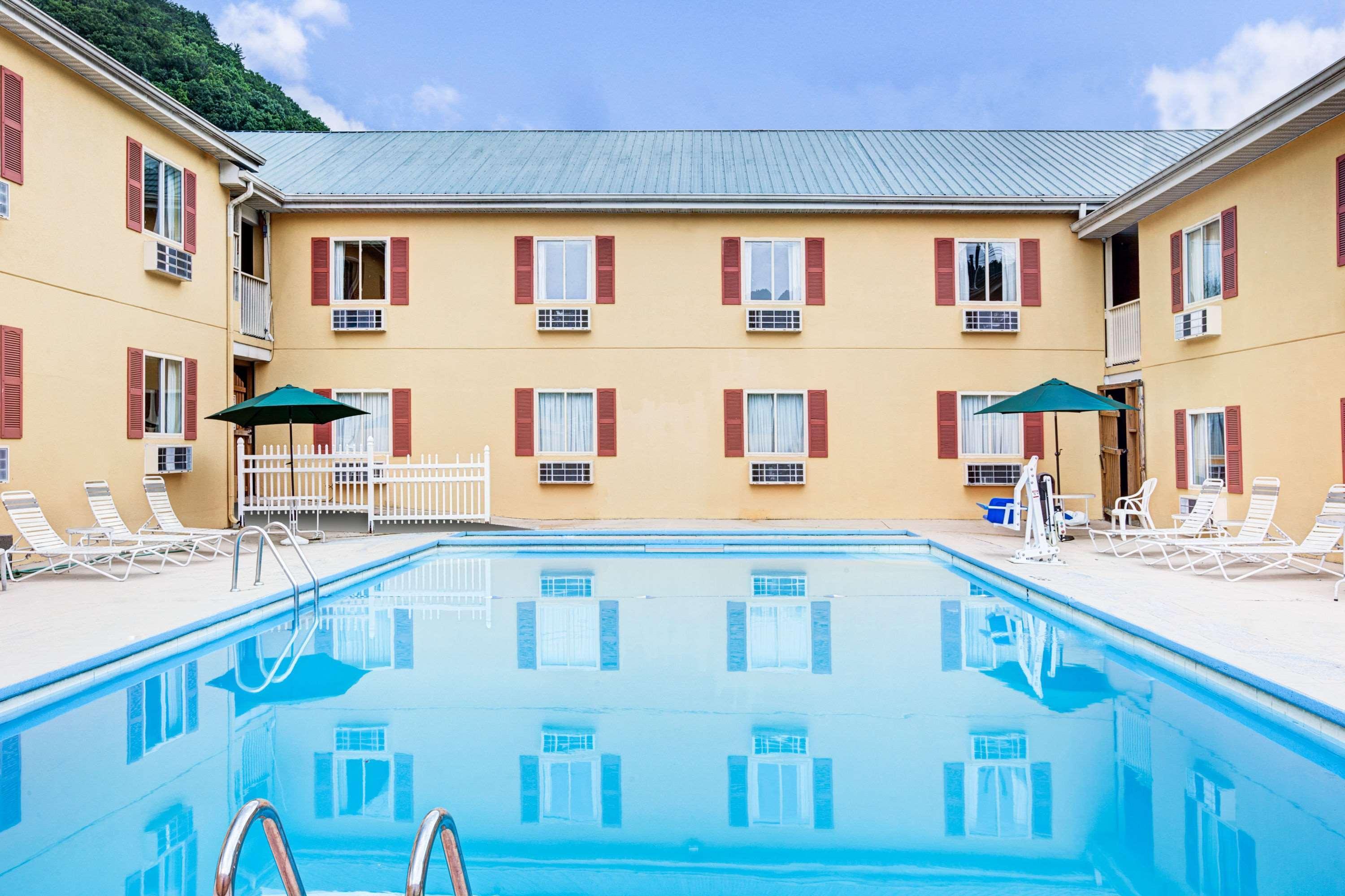 Days Inn & Suites By Wyndham Downtown Gatlinburg Parkway Bagian luar foto
