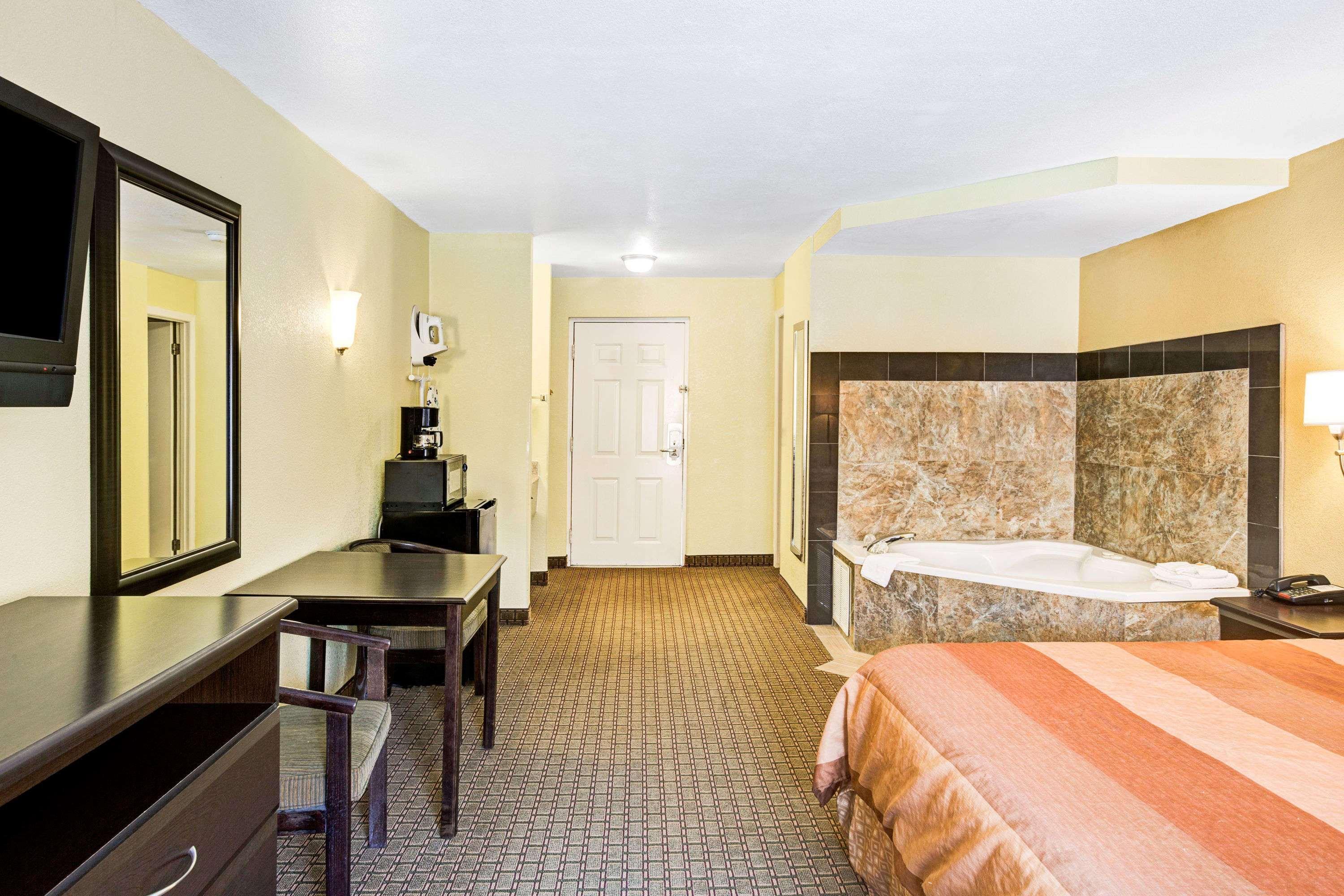 Days Inn & Suites By Wyndham Downtown Gatlinburg Parkway Bagian luar foto