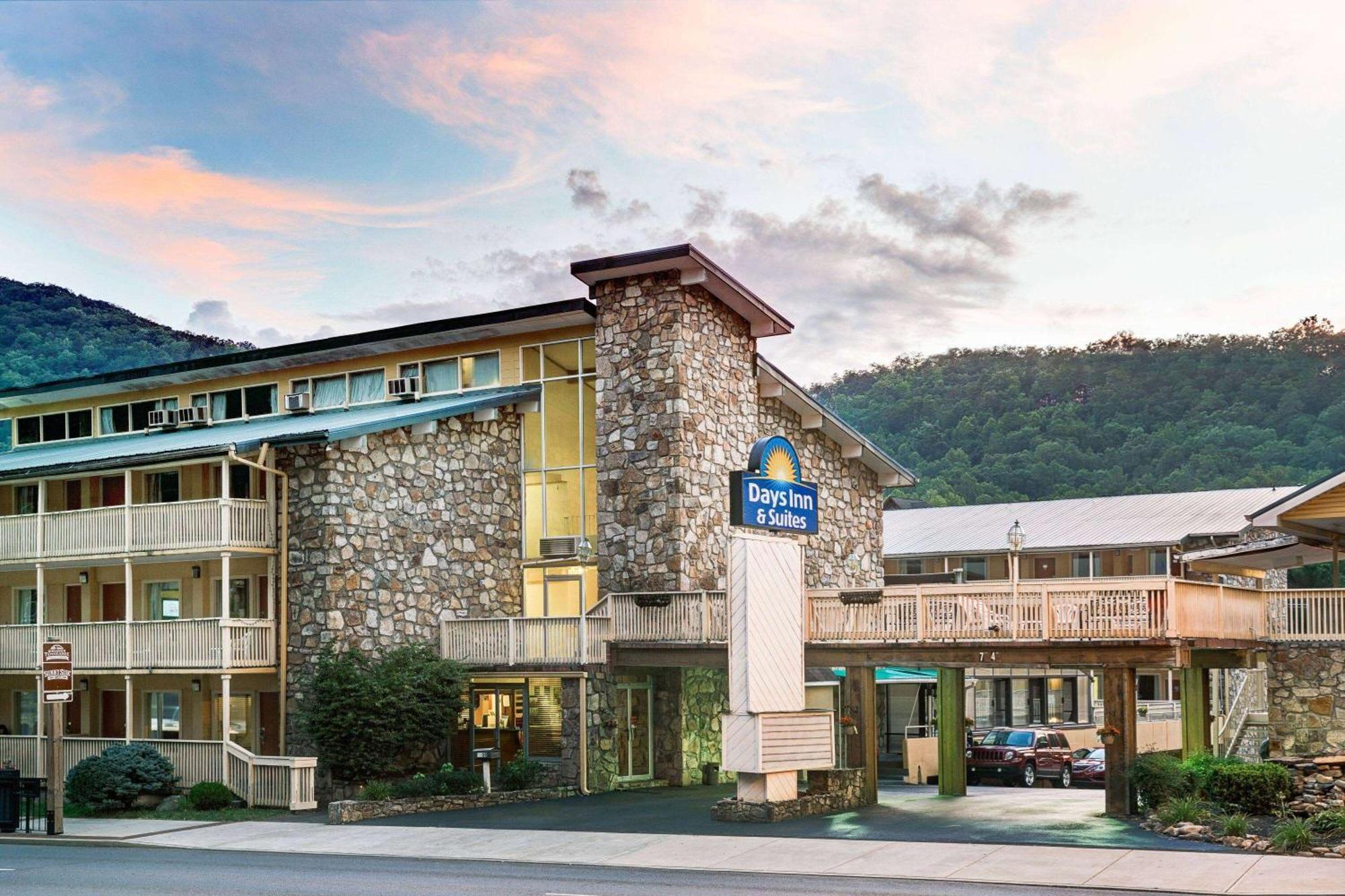 Days Inn & Suites By Wyndham Downtown Gatlinburg Parkway Bagian luar foto