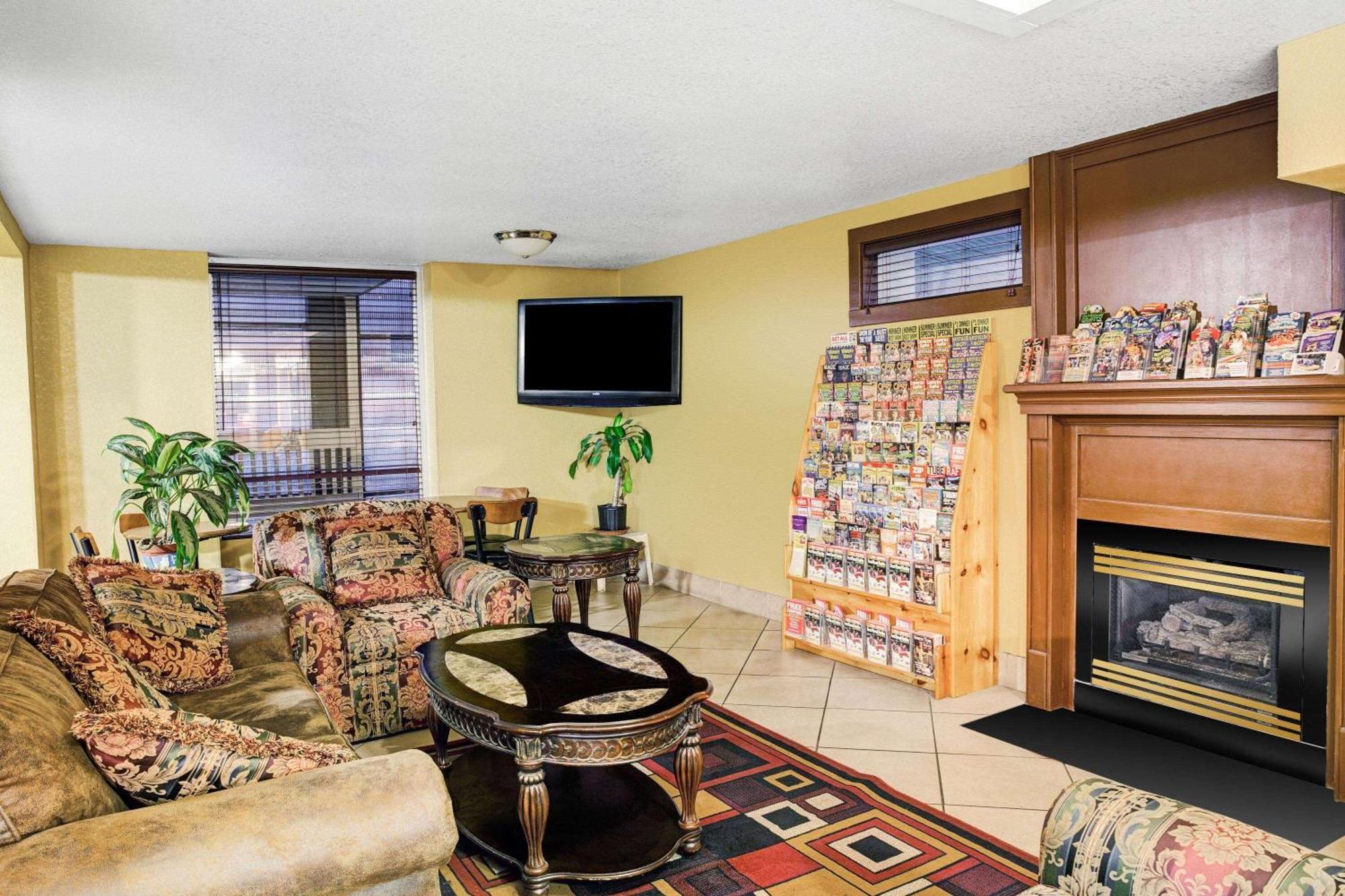 Days Inn & Suites By Wyndham Downtown Gatlinburg Parkway Bagian luar foto