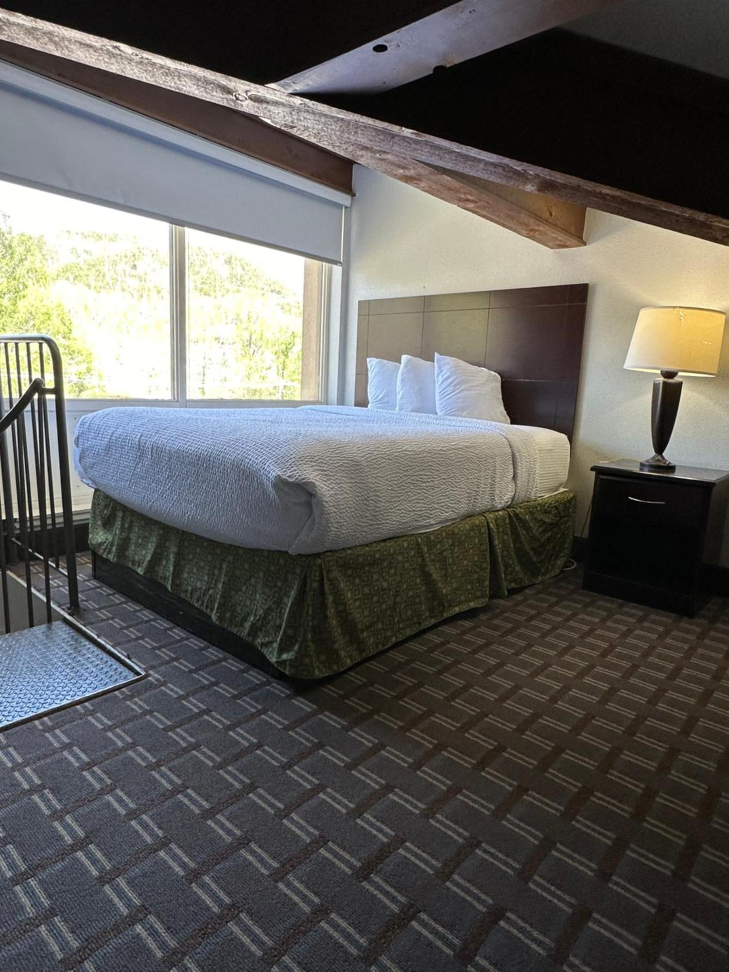 Days Inn & Suites By Wyndham Downtown Gatlinburg Parkway Bagian luar foto