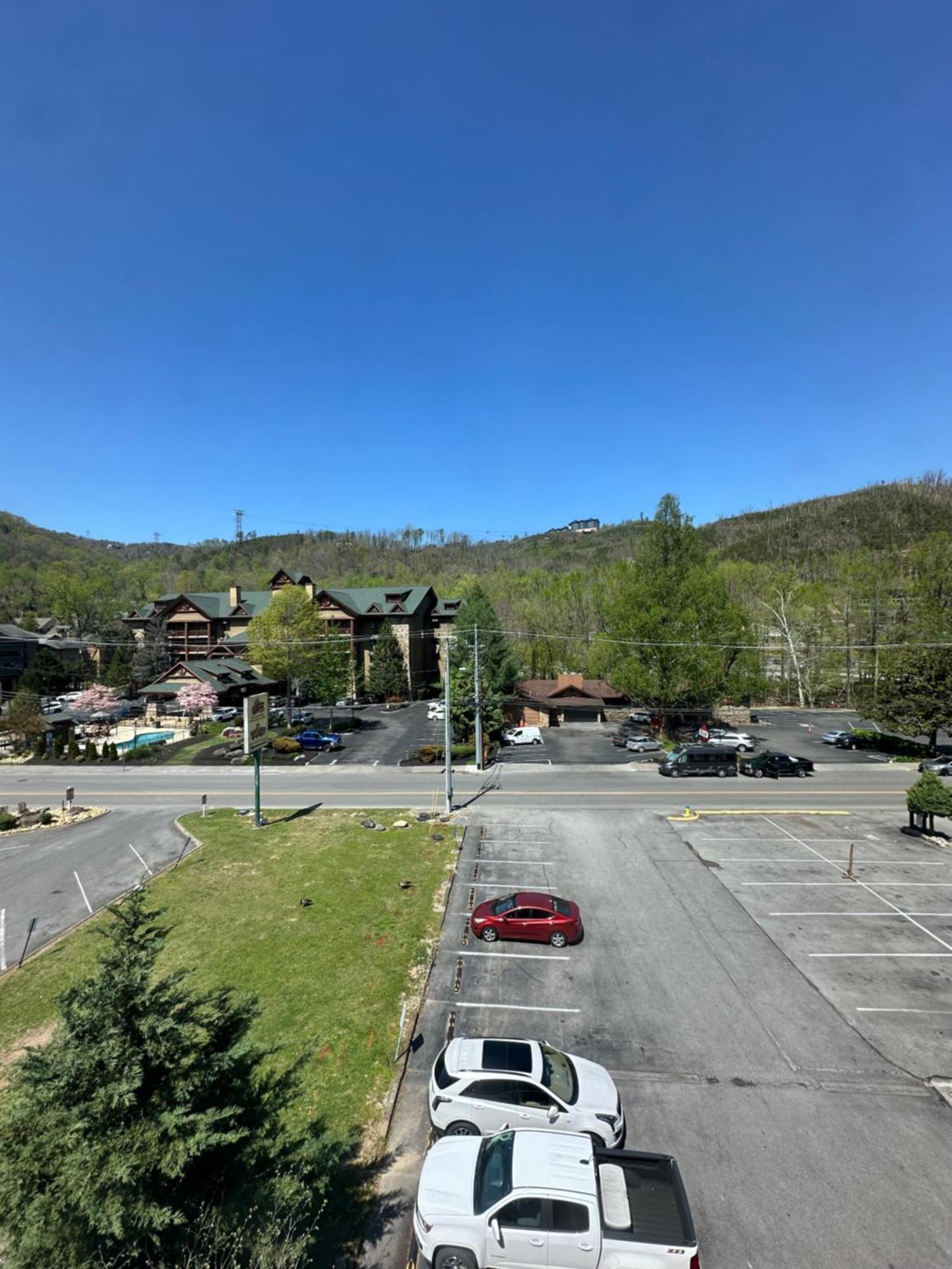 Days Inn & Suites By Wyndham Downtown Gatlinburg Parkway Bagian luar foto