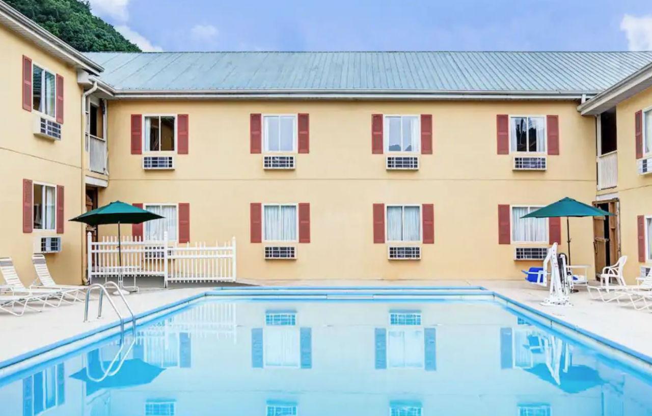 Days Inn & Suites By Wyndham Downtown Gatlinburg Parkway Bagian luar foto